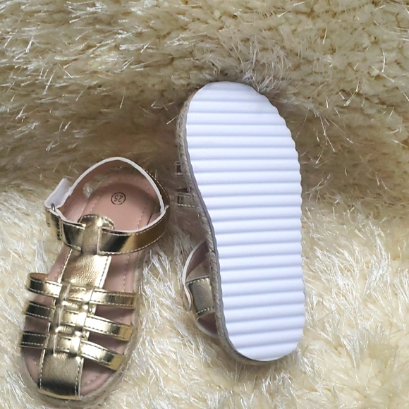 Tyler Sanders - Picture 3 of 3